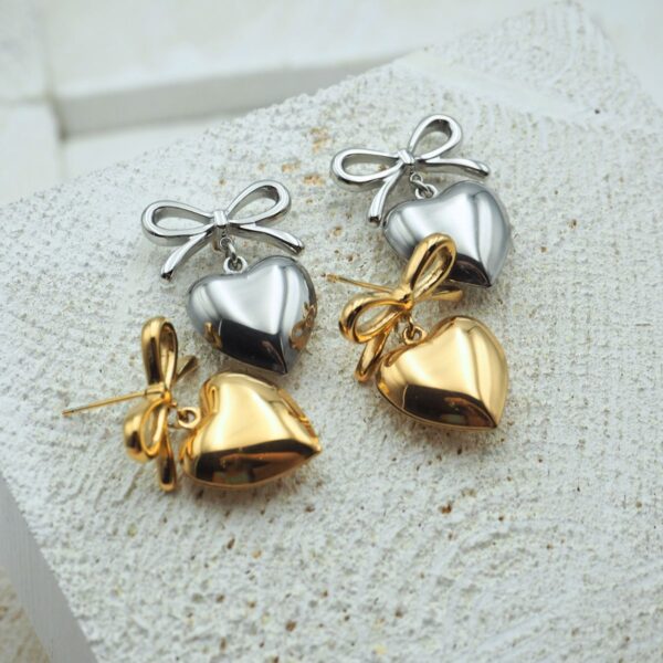 Orecchini con fiocco e cuore