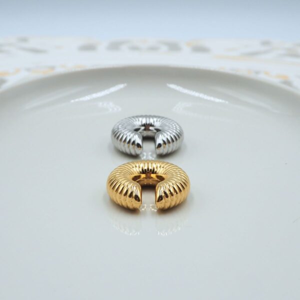 Ear cuff a cerchio rigato - immagine 3