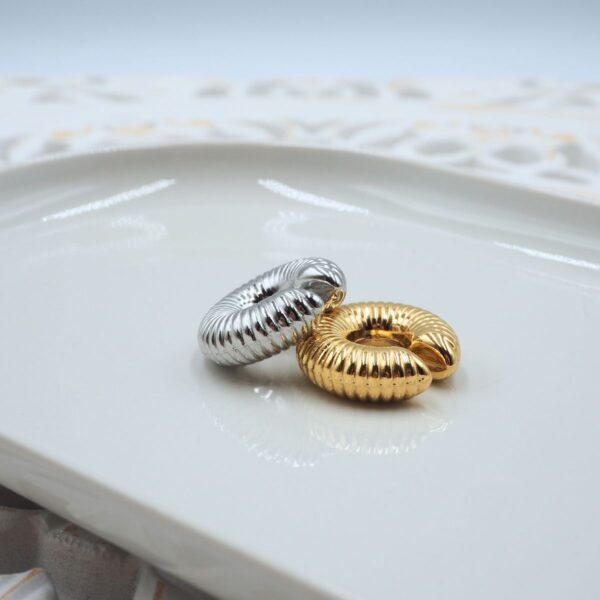 Ear cuff a cerchio rigato - immagine 2