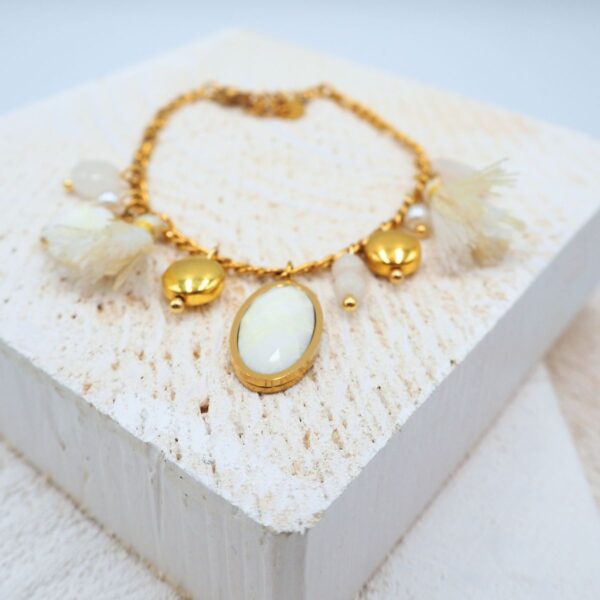Braccialetto con nappine e charms - immagine 3
