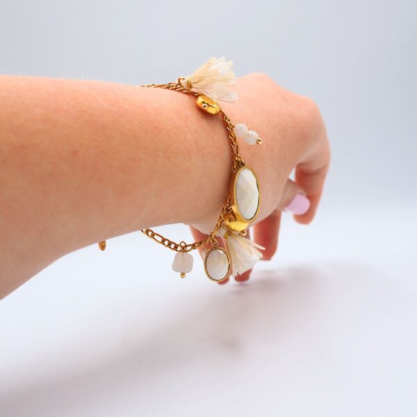 Braccialetto con nappine e charms - immagine 2